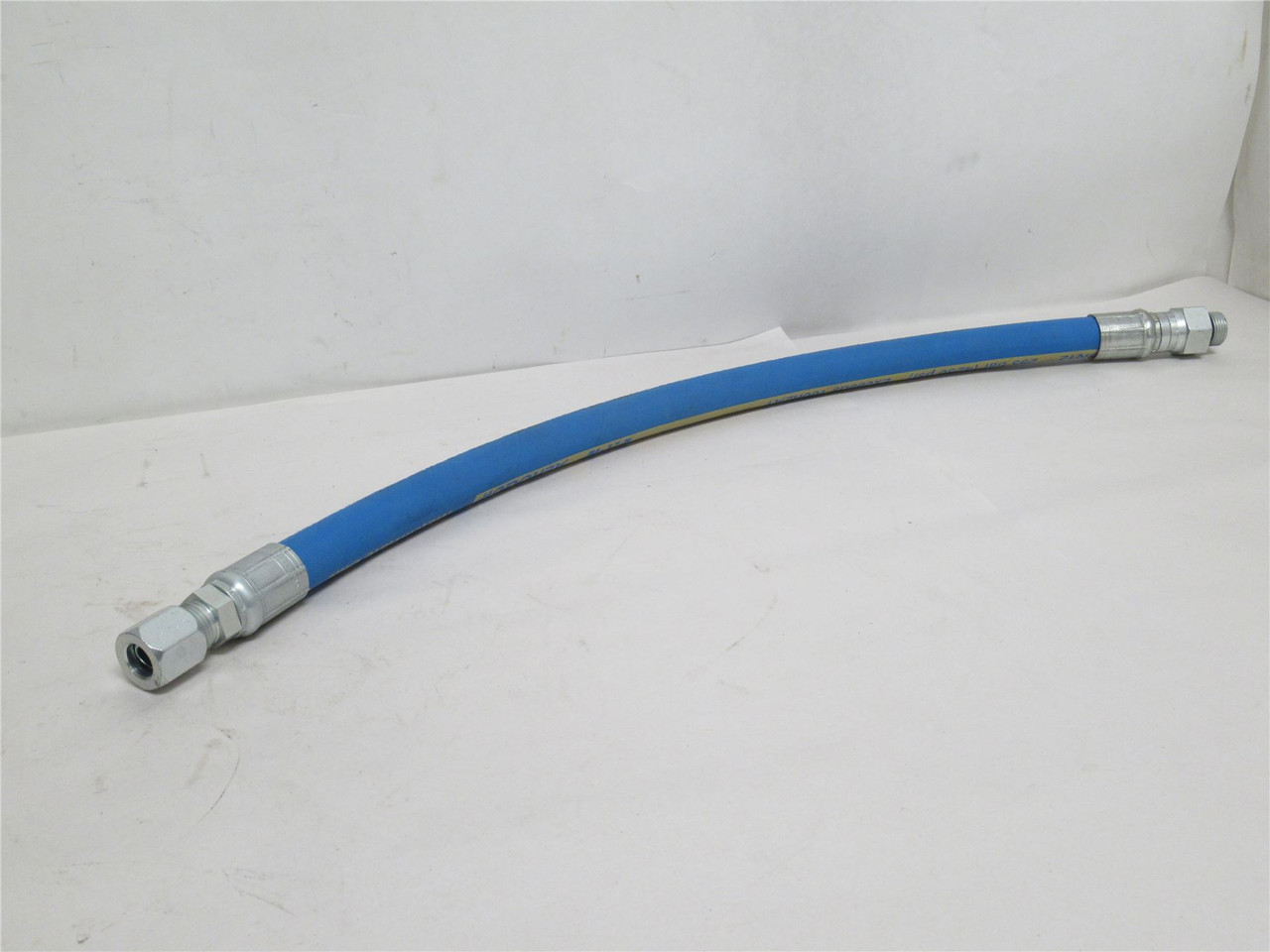 Eaton GH1958758R0824; Hose; 24" Long; 1/2 BOSS x 1/2 Tube Eaton GH1958758R0824; Hose; 24" Long; 1/2 BOSS x 1/2 Tube