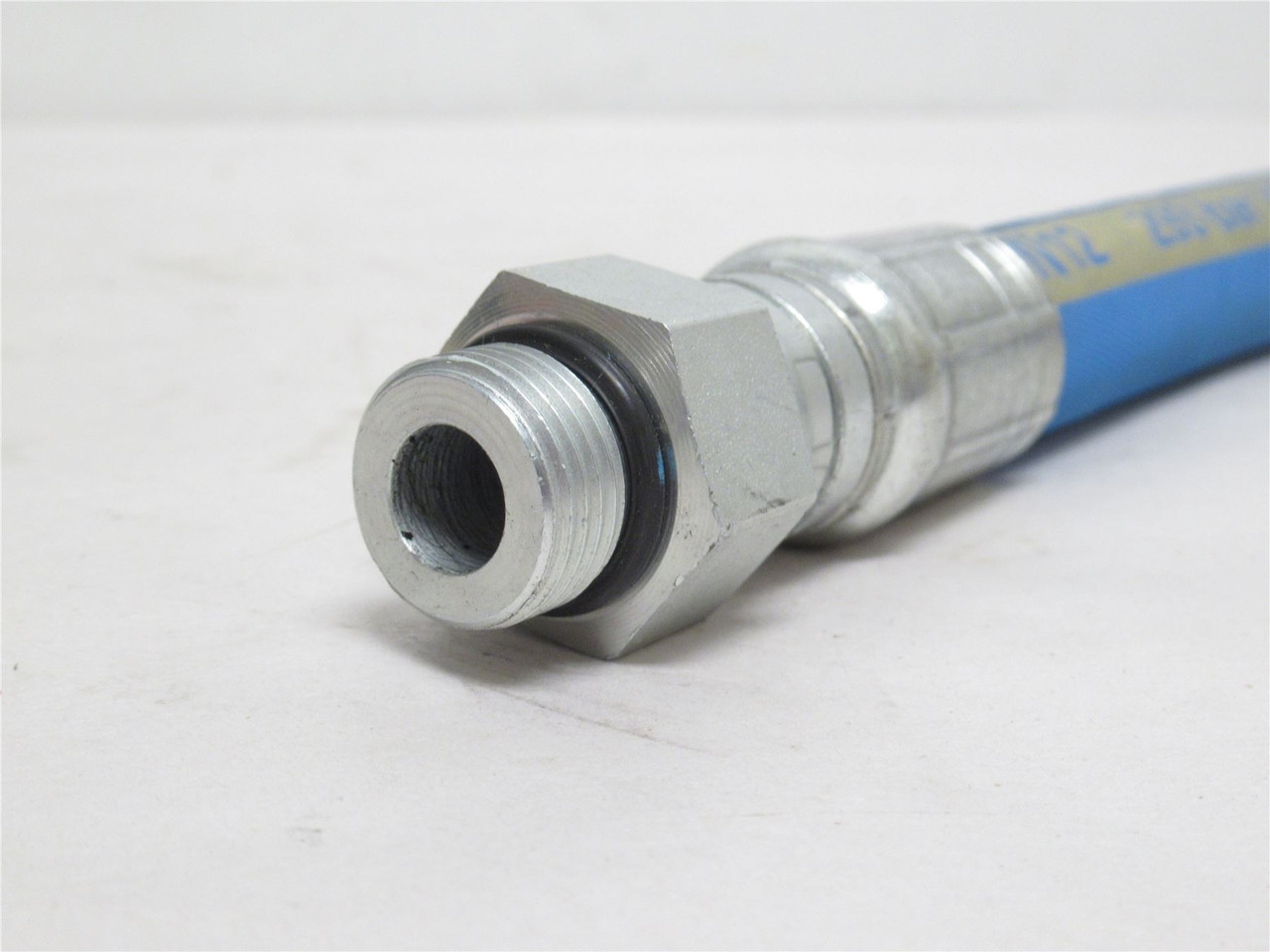 Eaton GH1958758R0824; Hose; 24" Long; 1/2 BOSS x 1/2 Tube Eaton GH1958758R0824; Hose; 24" Long; 1/2 BOSS x 1/2 Tube