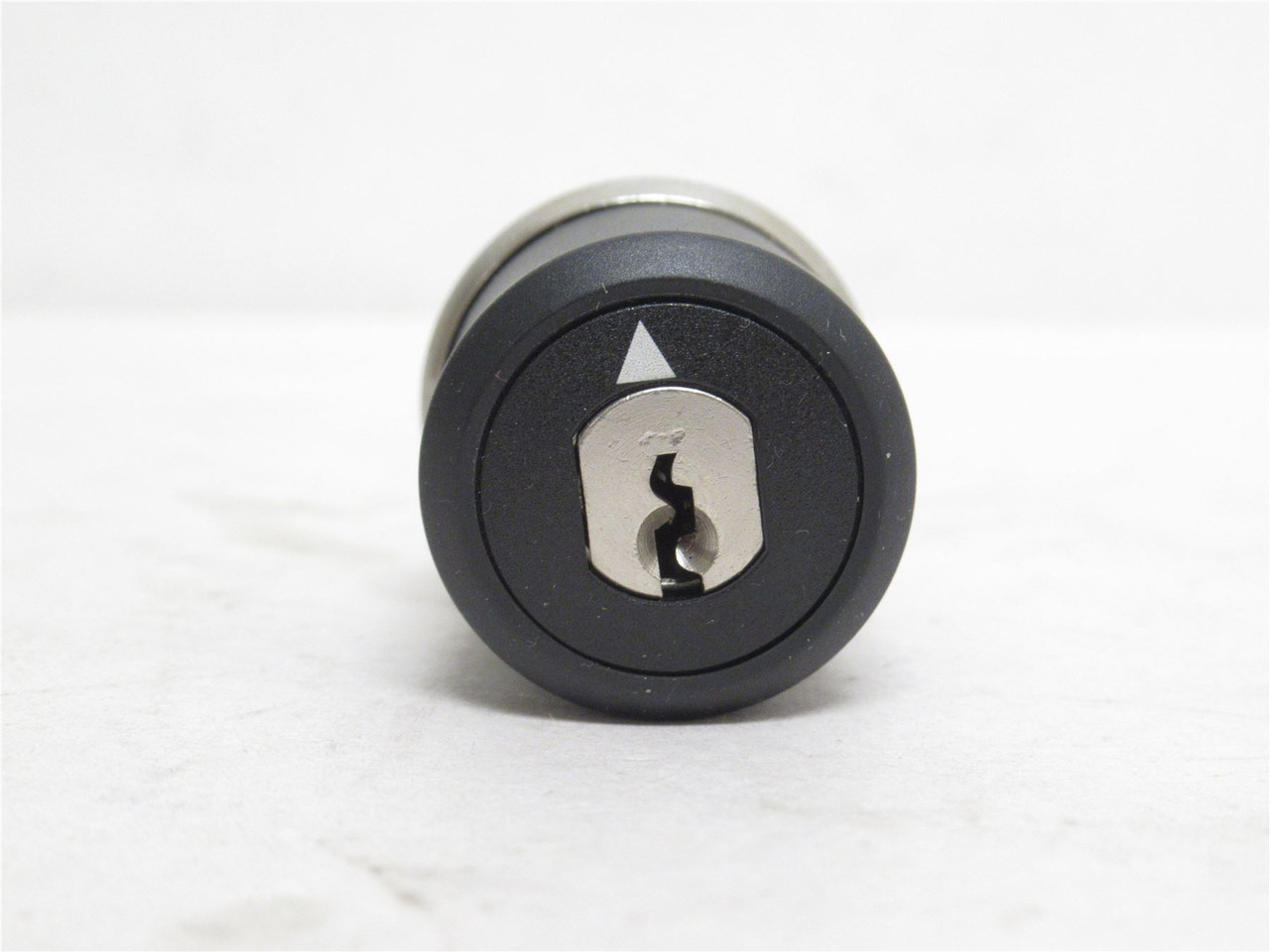 Siemens 3SU1050-5BF01-0AA0; Mounted Key Switch; 2-Pos; 22.5mm