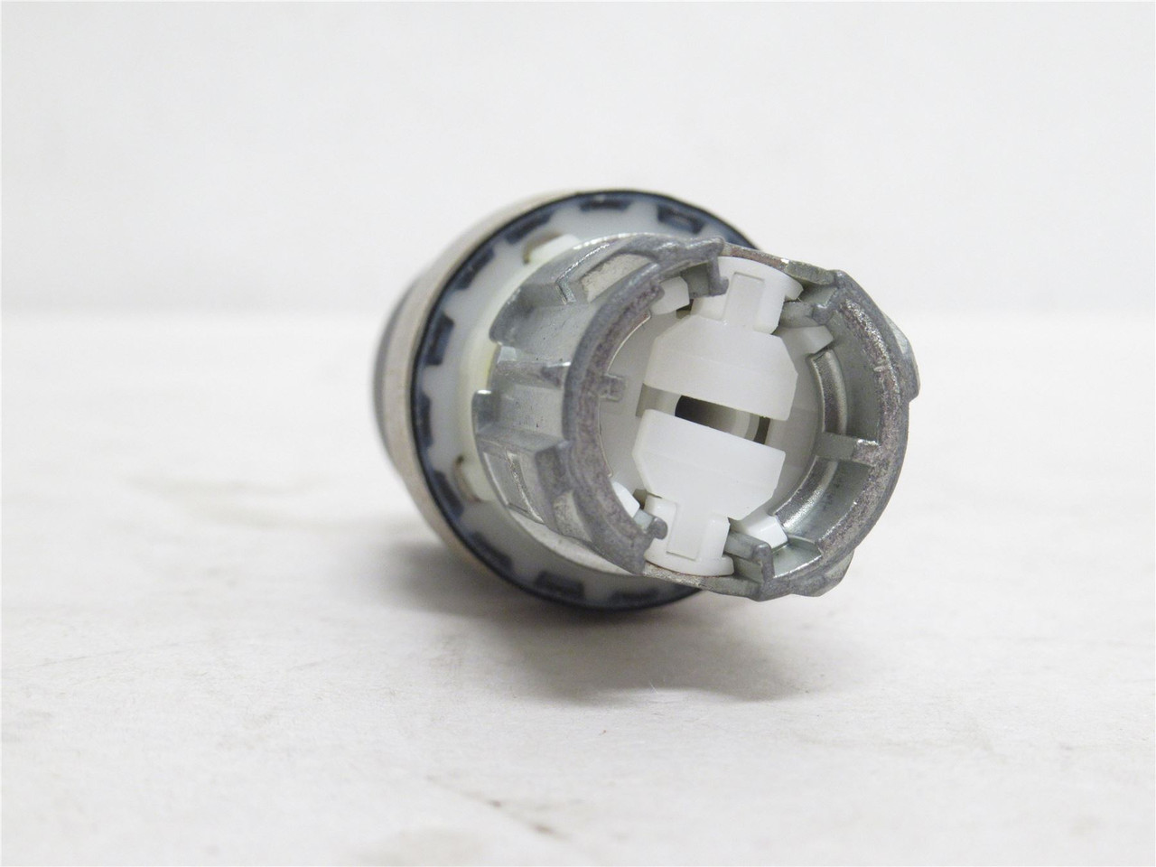 Siemens 3SU1050-5BF01-0AA0; Mounted Key Switch; 2-Pos; 22.5mm