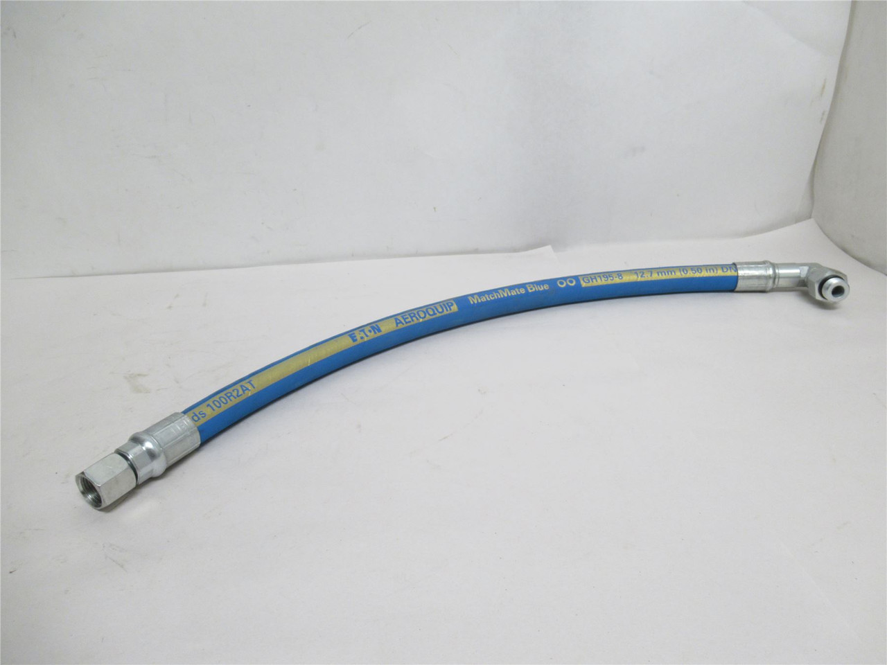 Eaton GH1958608R6824; Hose; 24" Long; 1/2 BOSS; 90Deg x 1/2npt Eaton GH1958608R6824; Hose; 24" Long; 1/2 BOSS; 90Deg x 1/2npt
