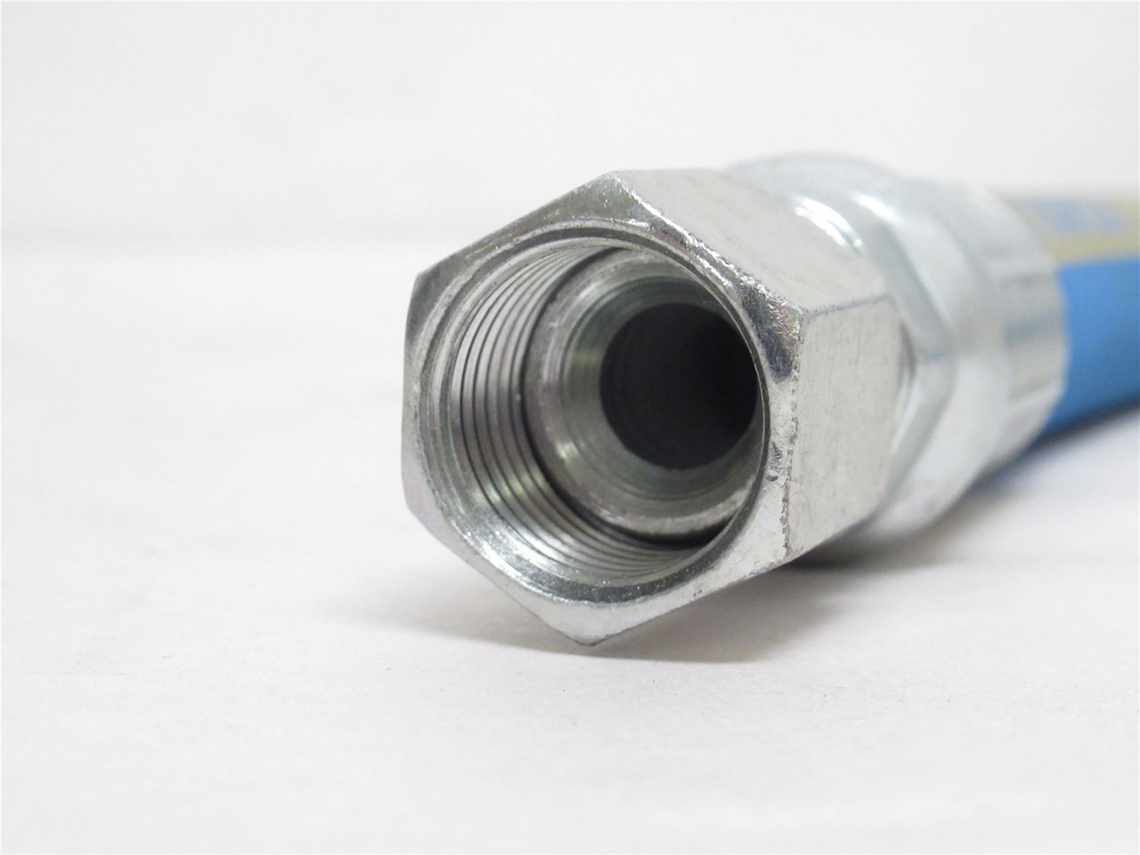 Eaton GH1958608R6824; Hose; 24" Long; 1/2 BOSS; 90Deg x 1/2npt Eaton GH1958608R6824; Hose; 24" Long; 1/2 BOSS; 90Deg x 1/2npt