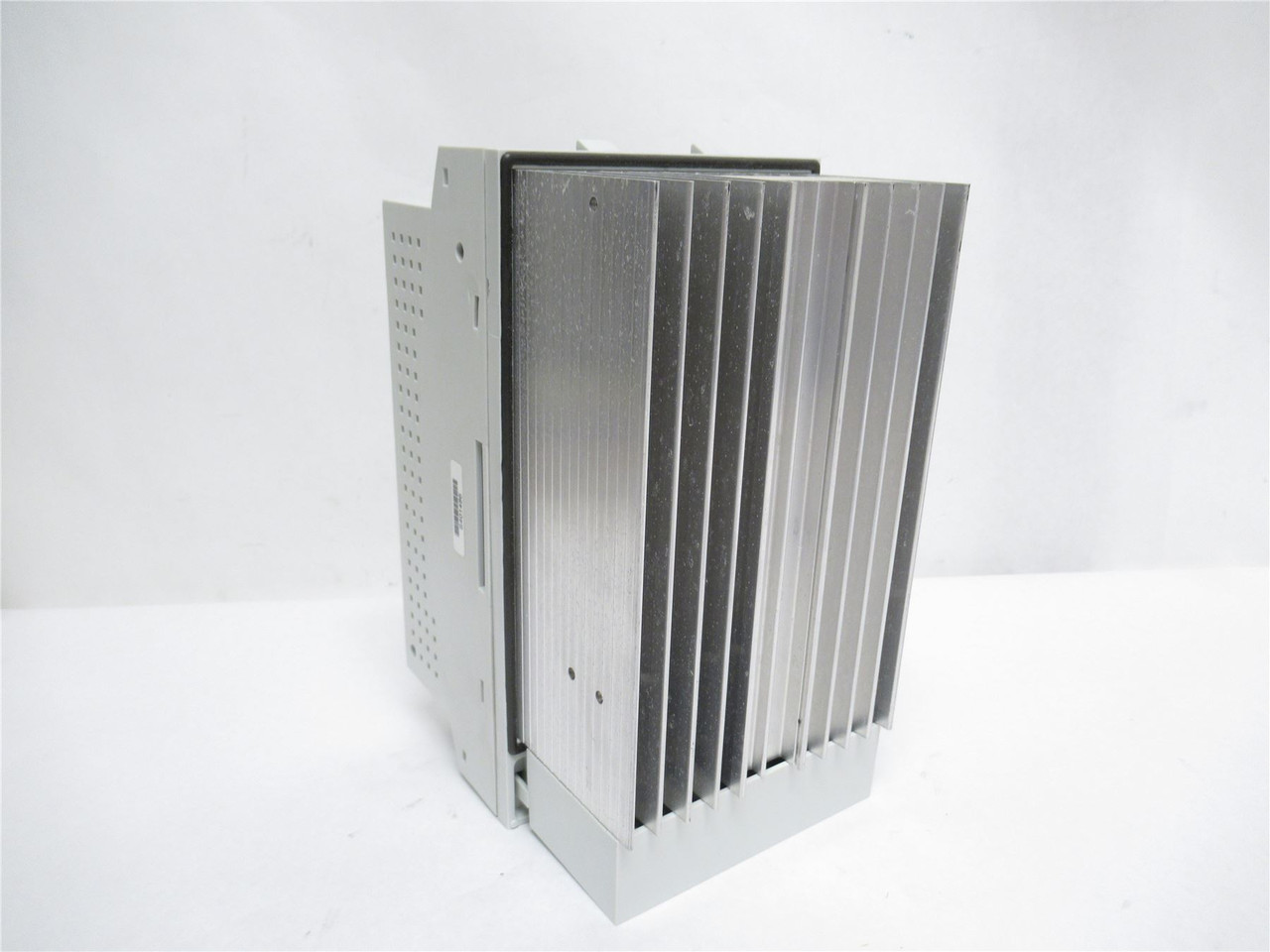 Lenze ECSEE040C4B; Servo-Drive; 400/480VAC; 3PH In; 565/675VDC Out