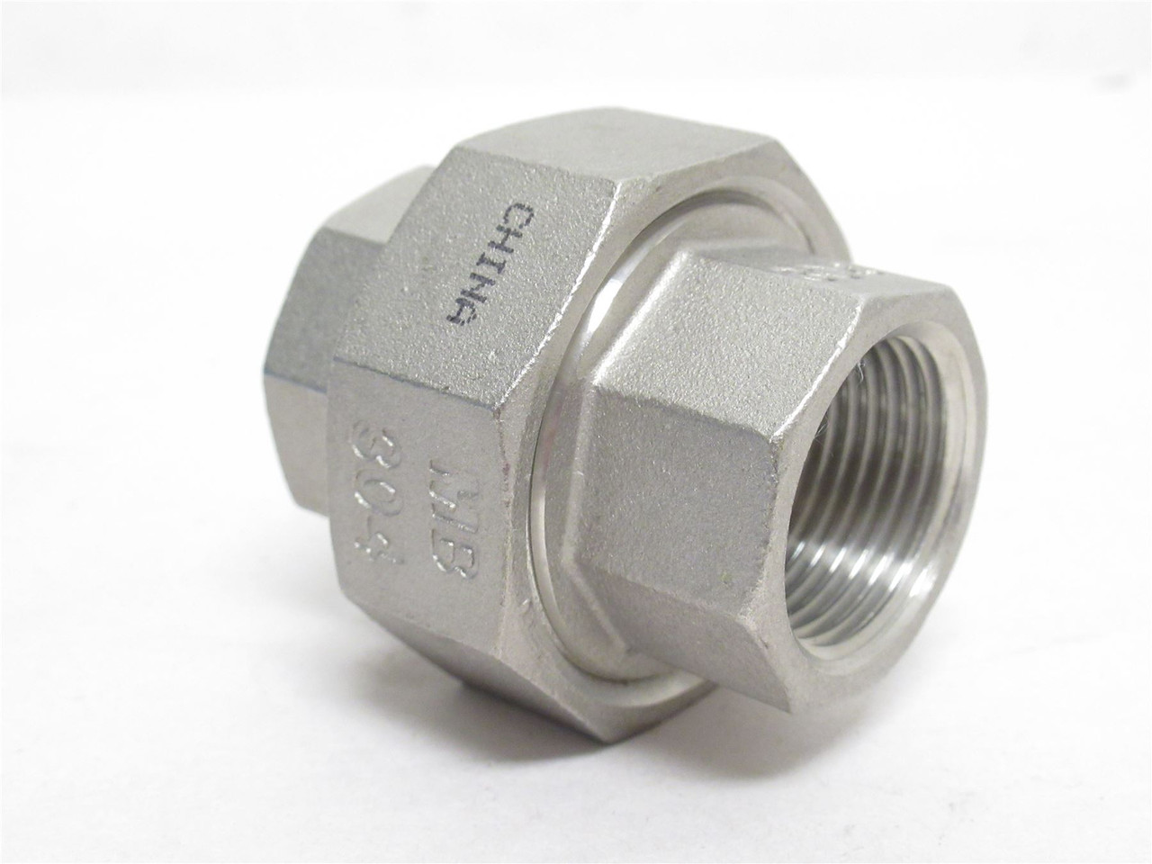 MB 400U111N034; Pipe Union; SS-304; 3/4NPT; Class 150