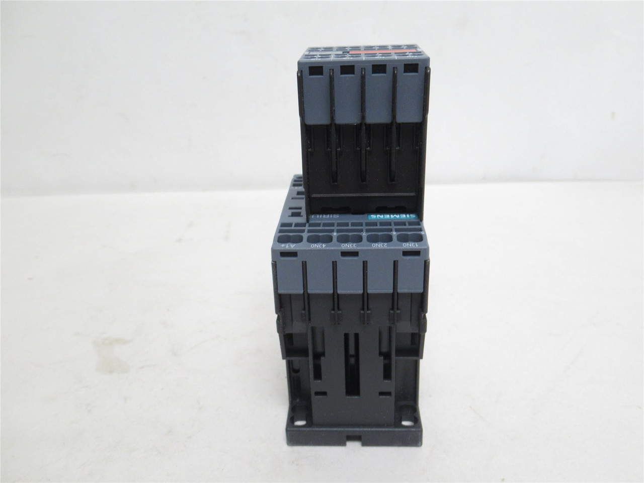 Siemens 3RH2262-2BB40; Control Relay; 6A; 230VAC; Coil: 24VDC