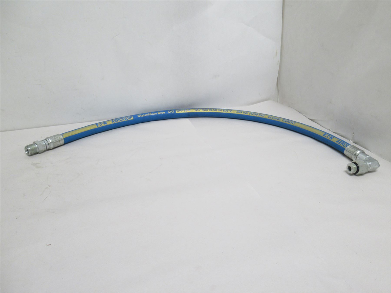 Eaton GH1958J08R6836; Hose; 36" Long; 1/2 90Deg BOSS x 1/2NPT Eaton GH1958J08R6836; Hose; 36" Long; 1/2 90Deg BOSS x 1/2NPT