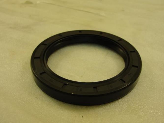 Caterpillar 2I6079; Oil Seal 2-1/2'' ID; 3-3/8'' OD