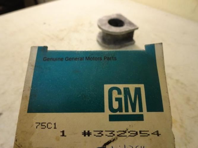 GM 332954; Stabilizer Bushing; 32mm ID