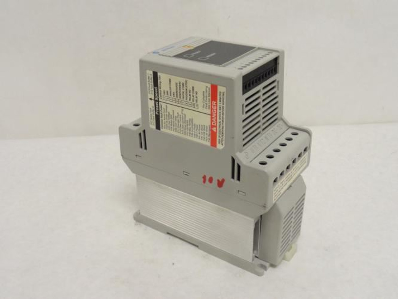 Allen-Bradley 160-BA04N9S1; AC Drive; 2Hp; 460VAC; 3ph