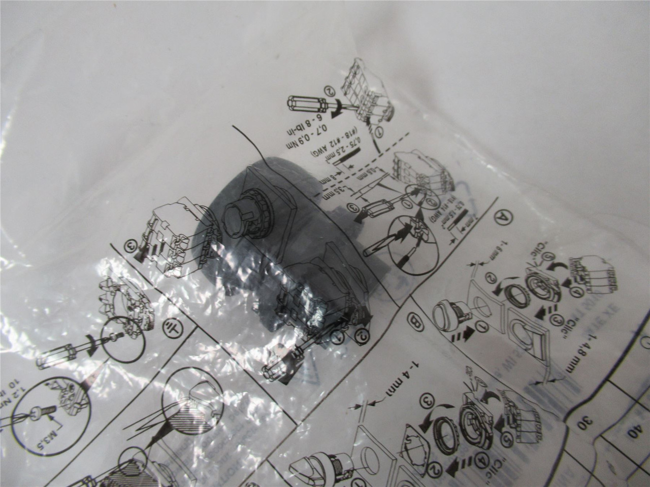 Allen-Bradley 800FP-LF4; Pushbutton Flush 22mm