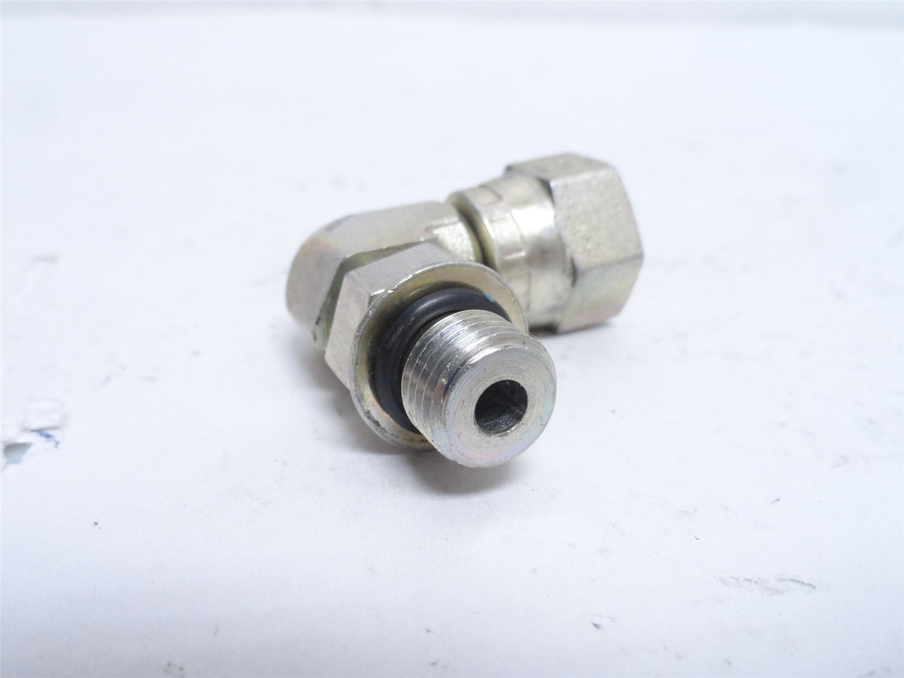 Eaton 2068-4-4S; Adaptor Elbow 90Deg; 1/4NPT Swivel; 1/4 BOSS Eaton 2068-4-4S; Adaptor Elbow 90Deg; 1/4NPT Swivel; 1/4 BOSS