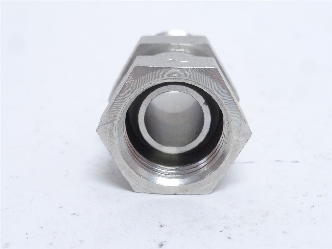 Eaton 2045-8-8S; Steel Adaptor Swivel Fitting 1/2NPT x 1/2NPT Eaton 2045-8-8S; Steel Adaptor Swivel Fitting 1/2NPT x 1/2NPT
