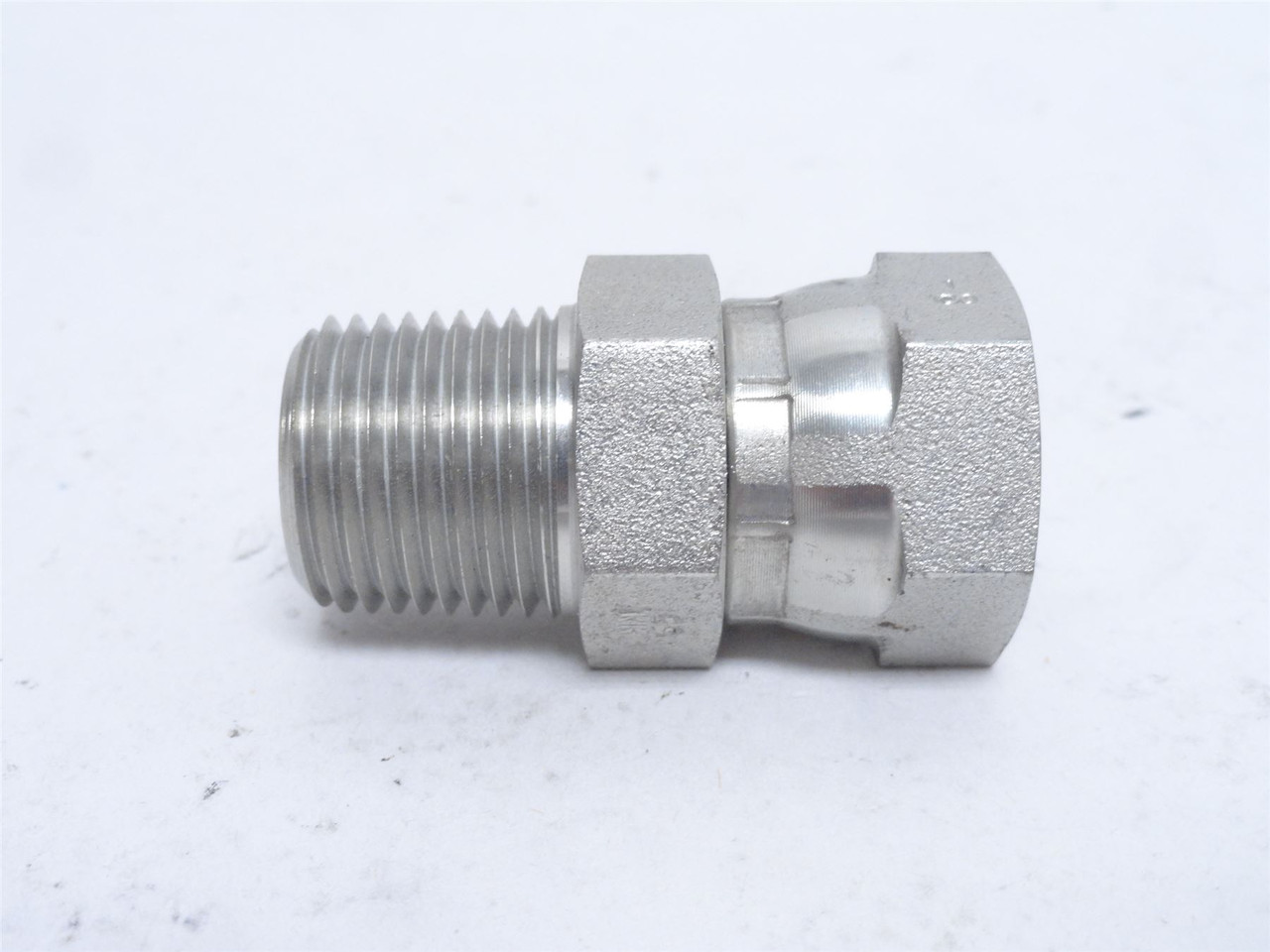 Eaton 2045-8-8S; Steel Adaptor Swivel Fitting 1/2NPT x 1/2NPT Eaton 2045-8-8S; Steel Adaptor Swivel Fitting 1/2NPT x 1/2NPT