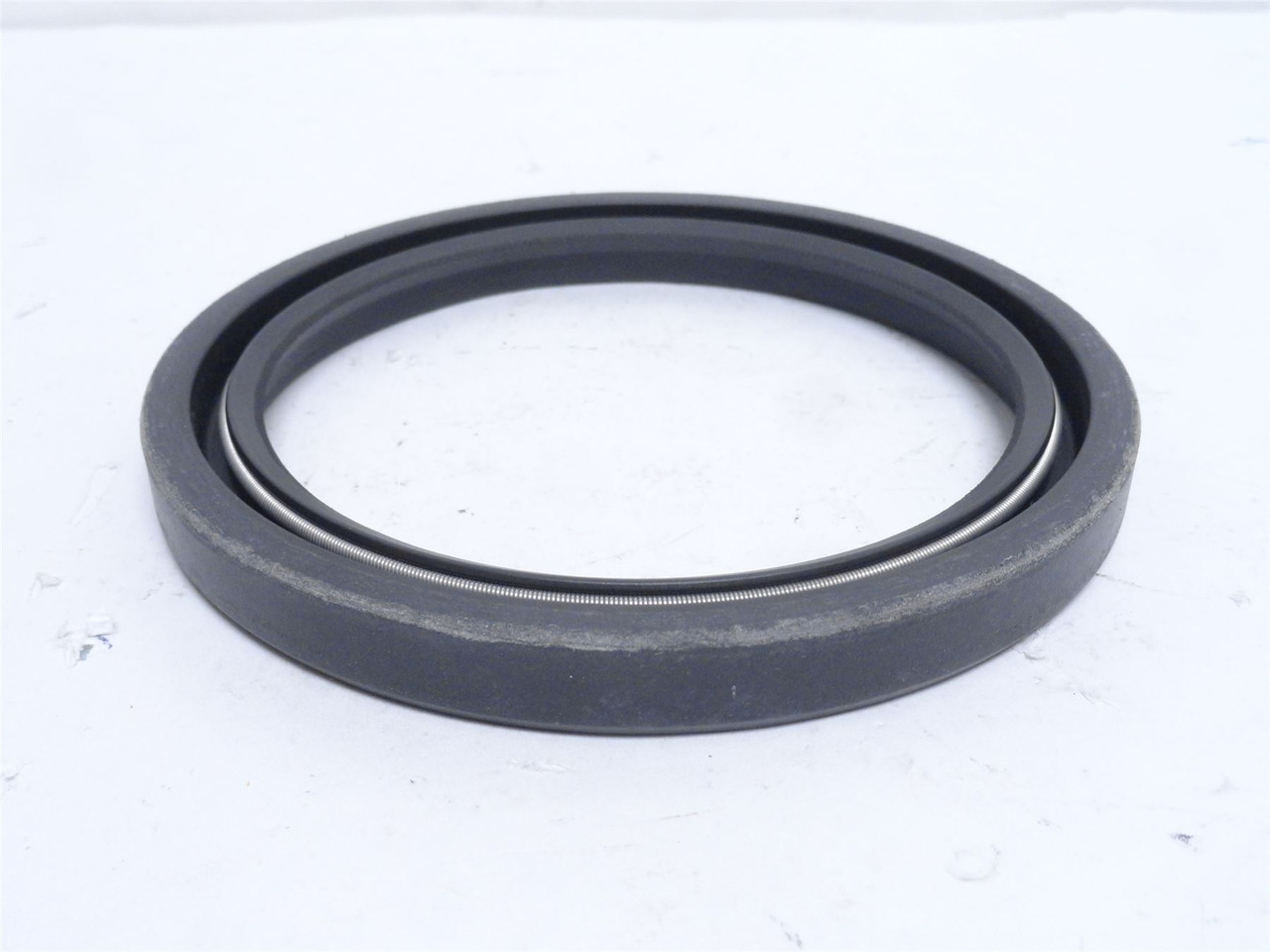 Clipper 11832-H1L5; Oil Seal 11632-LUP 4-1/2"ID x 5-5/8"OD Clipper 11832-H1L5; Oil Seal 11632-LUP 4-1/2"ID x 5-5/8"OD