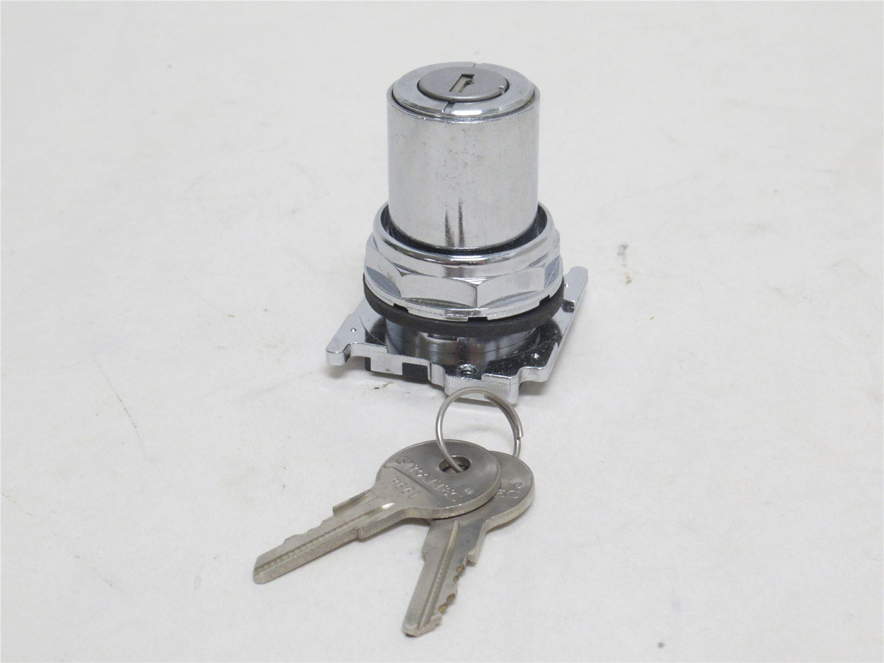 Cutler-Hammer 10250T15234; Keyed Push-Button; 4-Pos; CAM: 3