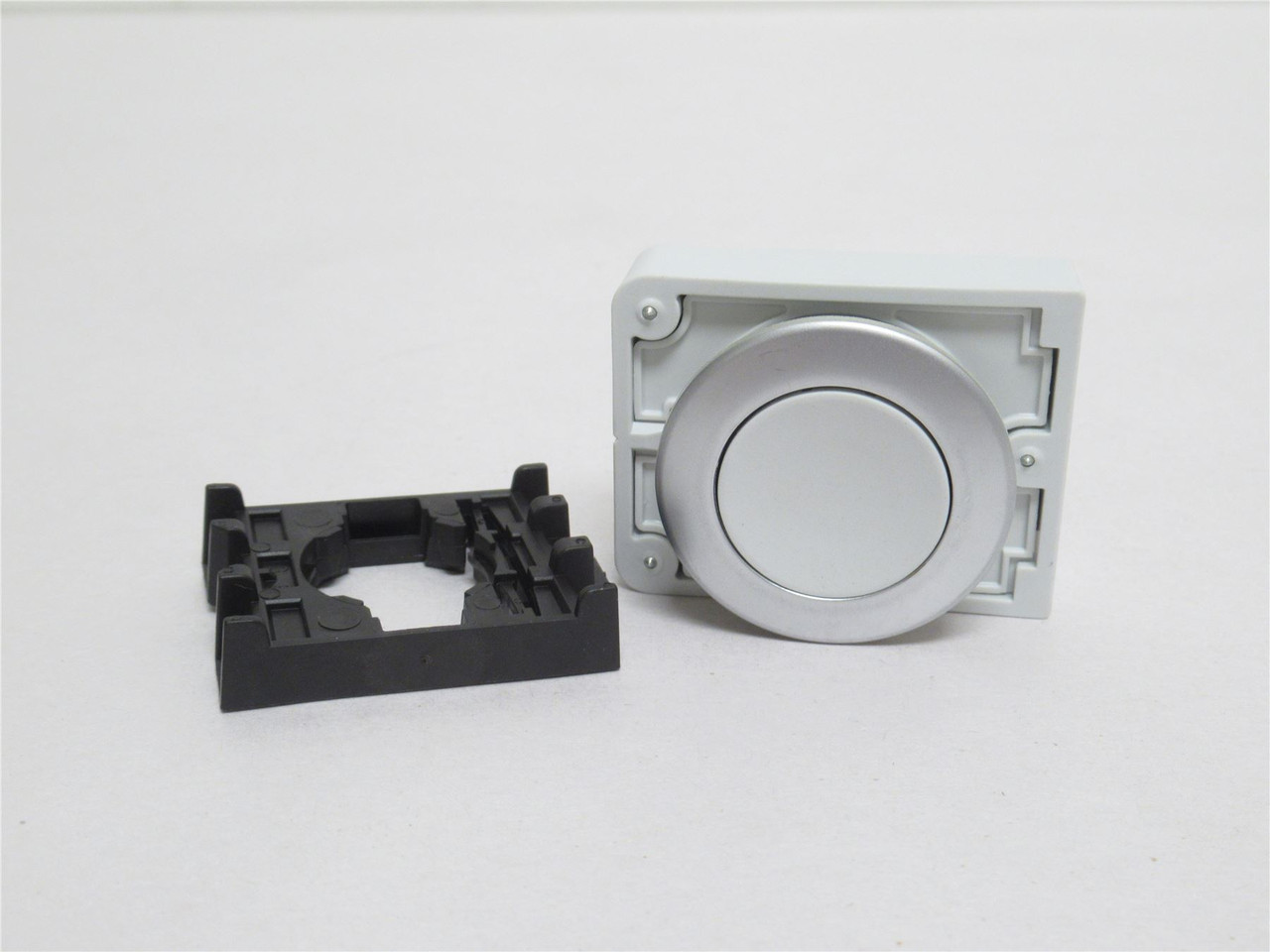 Eaton M30C-FD-GR; Push-Button Operator; Flat; Gray; 30mm