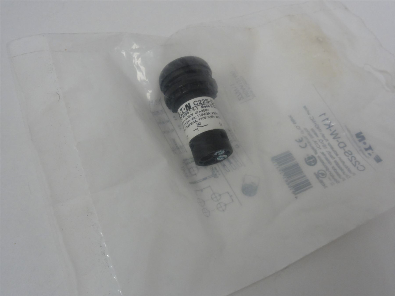 Eaton C22S-D-W-K11; Pushbutton- 22 mm