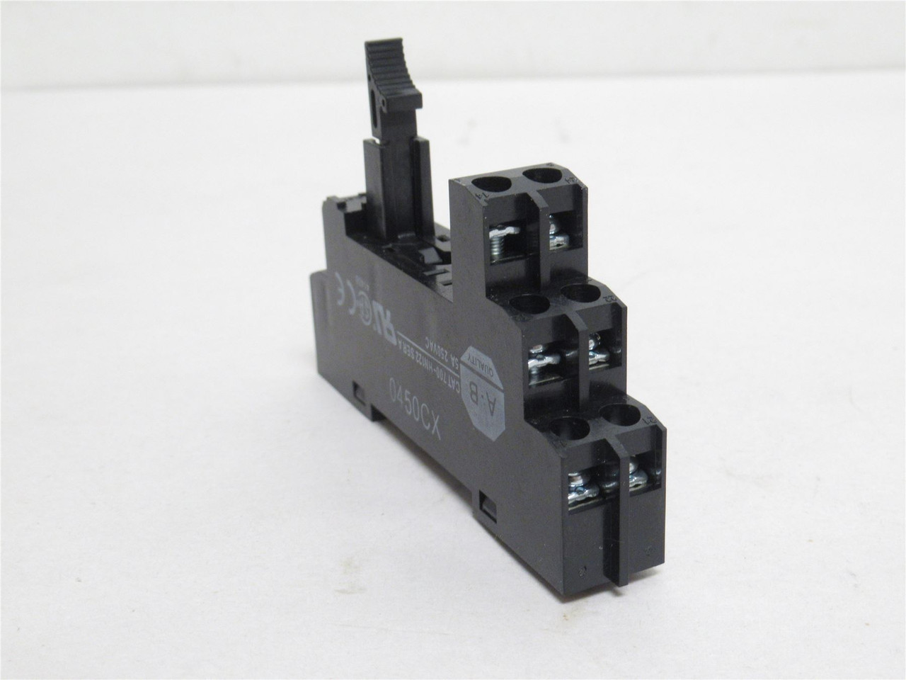 Allen-Bradley 700-HN122; Relay Socket; 5A; 250VAC; 8-Pin; 2P