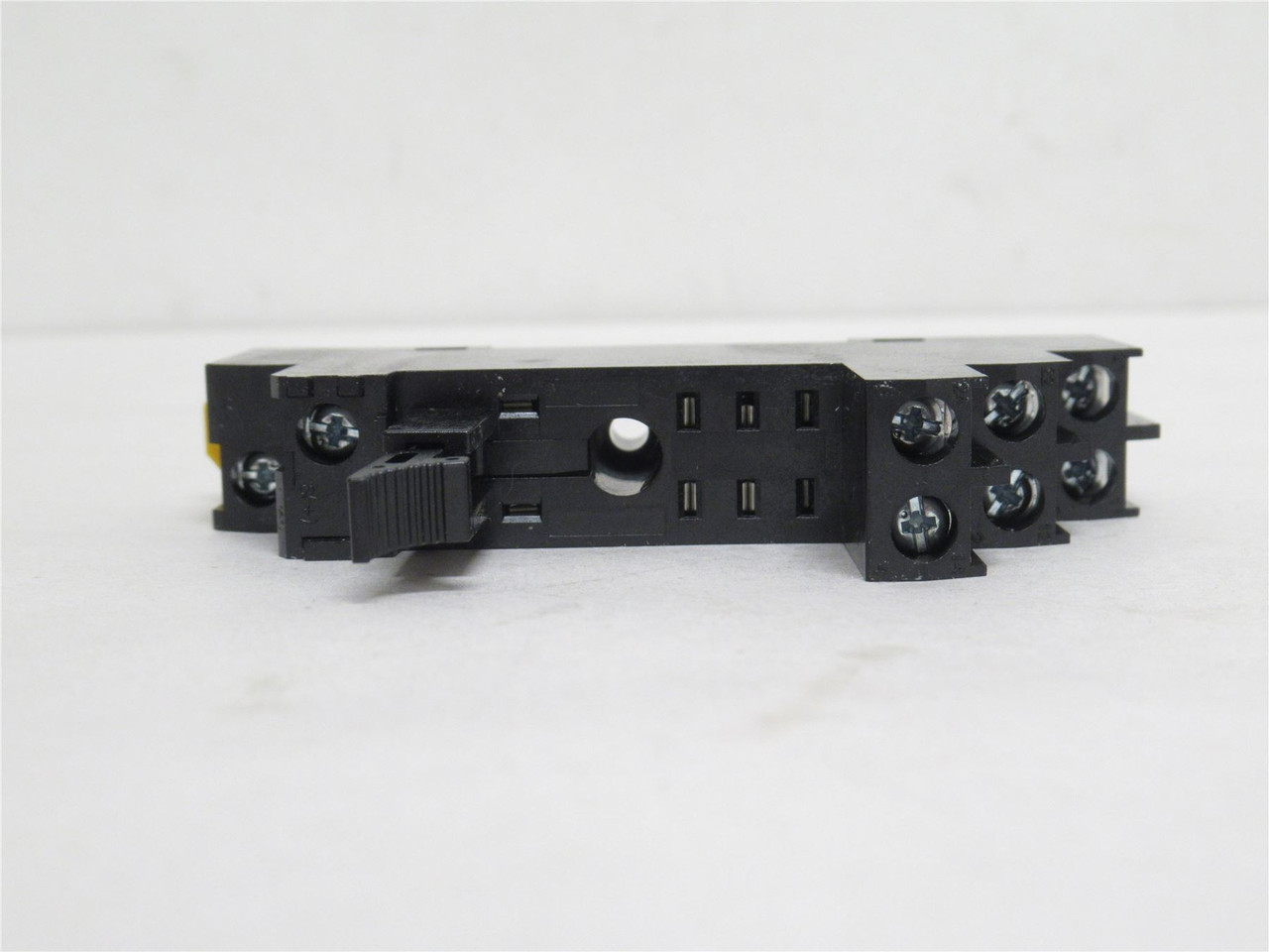 Allen-Bradley 700-HN122; Relay Socket; 5A; 250VAC; 8-Pin; 2P