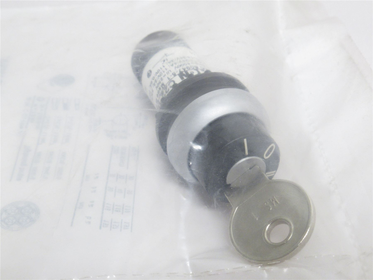 Eaton C22-WS3-MS1-K02; Keyed Selector Switch; 3-Pos; Moment