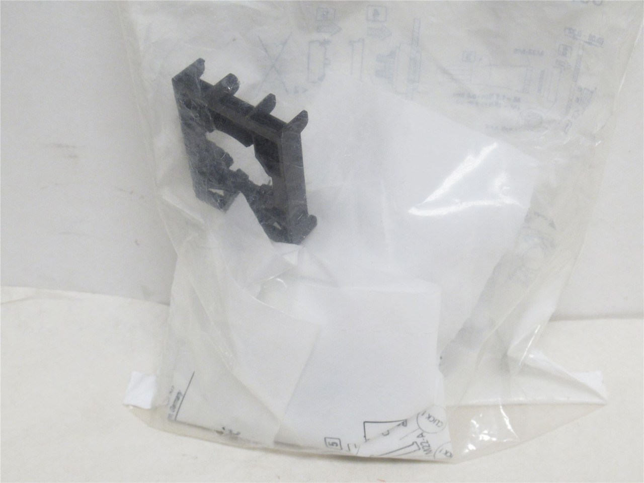 Eaton M30C-FWK; Selector Switch W/Thumb Grip 2-Pos; Momentary