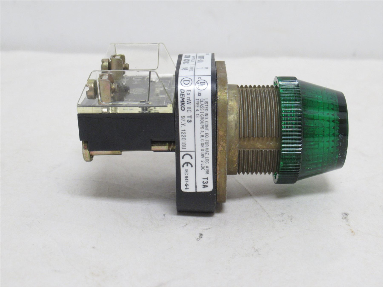 Allen-Bradley 800T-Q10G; Pilot Light; 120VAC; Green; 30.5mm