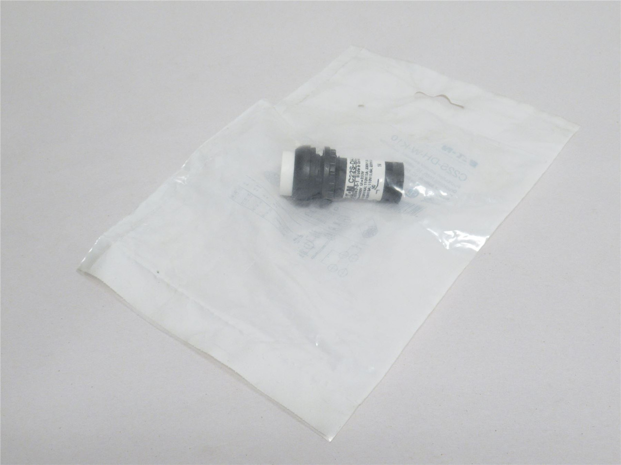 Eaton C22S-DH-W-K10; Non-Illuminated Push-Button; White; 1-NO