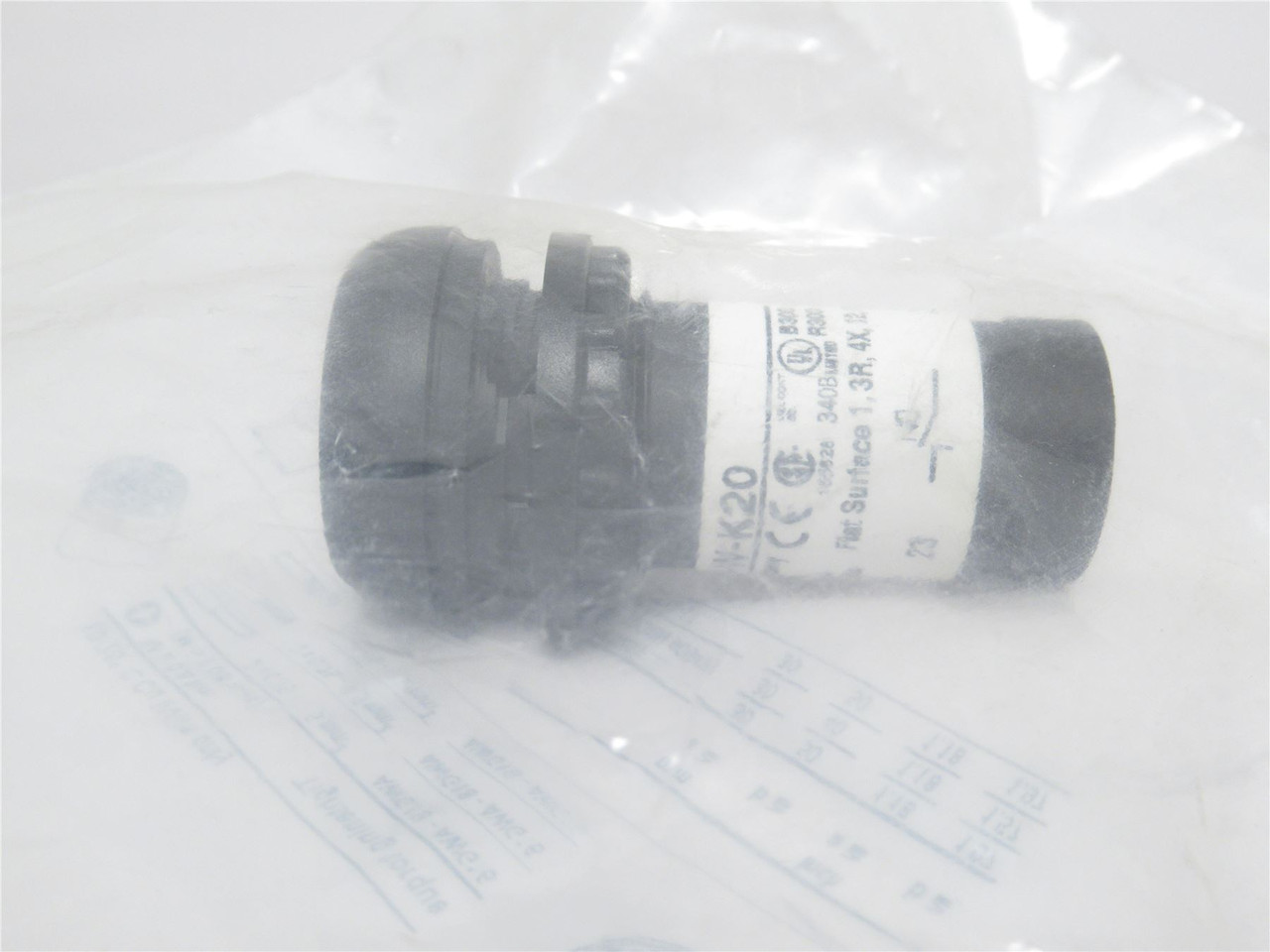 Eaton C22S-DR-W-K20; Push-Button; 110/230VAC; 2-NO; NON-Illum