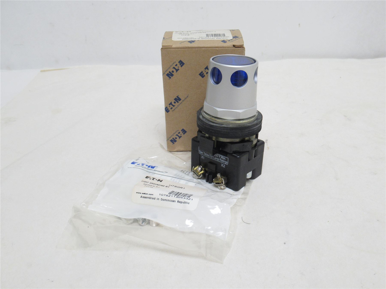 Eaton HT8GDBF3; Illuminated Push-Button; Blue; 24VAC/DC