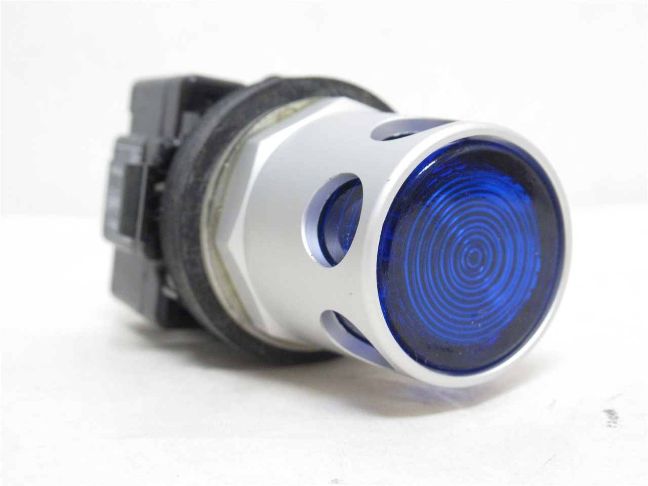 Eaton HT8GDBF3; Illuminated Push-Button; Blue; 24VAC/DC