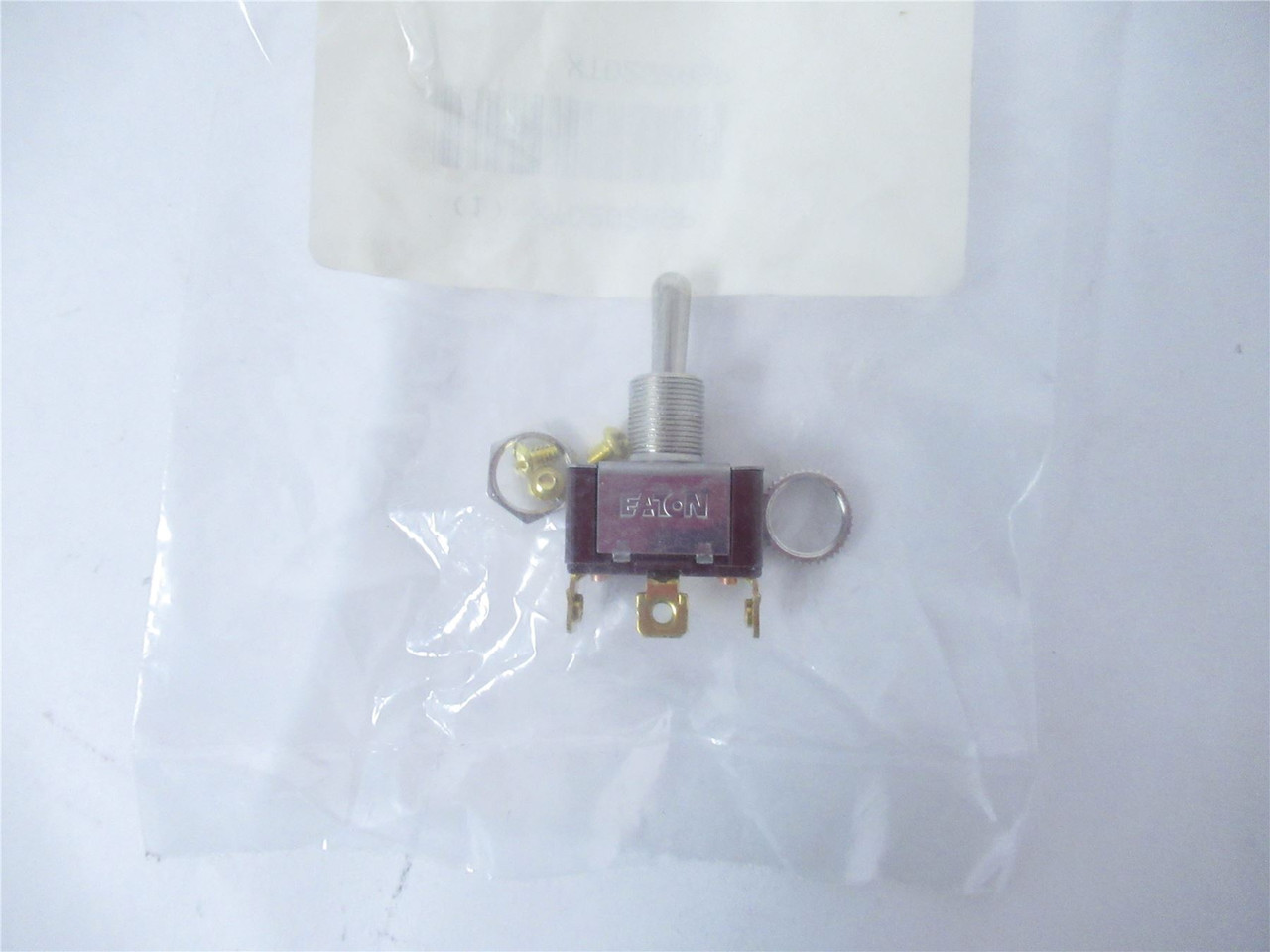 Eaton XTD2G2AGP; Toggle Switch - On/Off momentary; 28 VDC