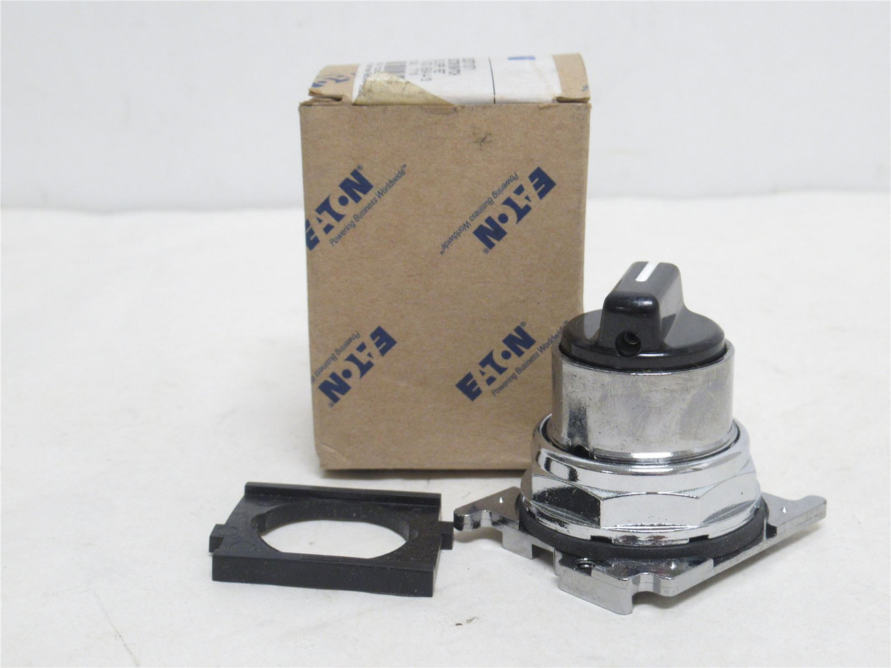 Eaton 10250T1371; Spring Return Selector Switch; 2-Pos