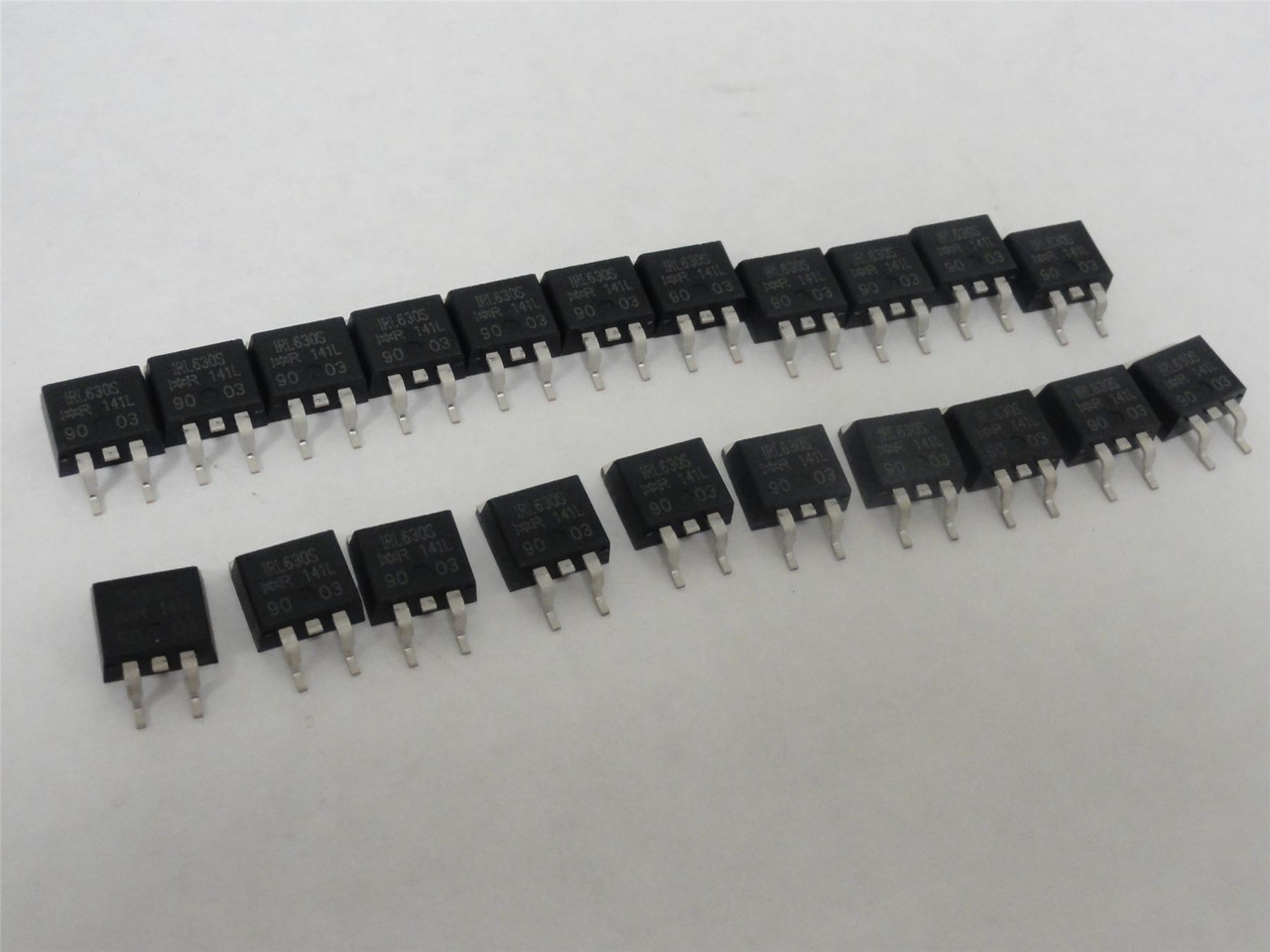 Vishay IRL630S; Lot-21 MOSFETs; N-Channel; 200V; 9A