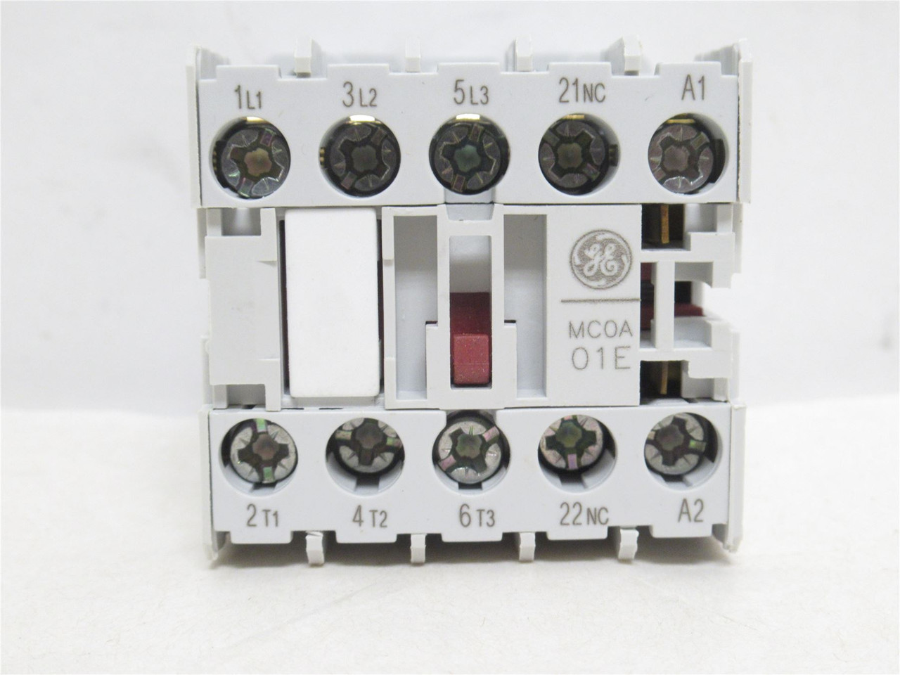 GE MC0A301ATJ; Contactor; 6A; 3P; 600VAC; Coil: 110/120VAC GE MC0A301ATJ; Contactor; 6A; 3P; 600VAC; Coil: 110/120VAC