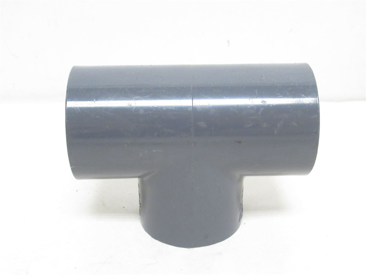 Lasko 801-012; Lot-3 Socket Tee Fitting SCH80 PVC; 1-1/4" FNPS