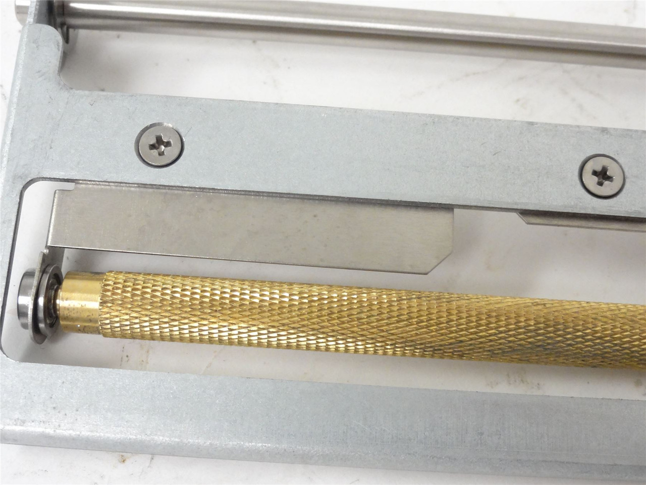 Honeywell 15-2974-01; Lower Pinch Roller Assembly; 4IN RH