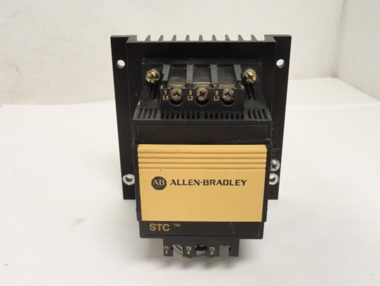 Allen-Bradley 154-A16NL; STC Softstart 16A 3P 115VAC 2HP Allen-Bradley 154-A16NL; STC Softstart 16A 3P 115VAC 2HP