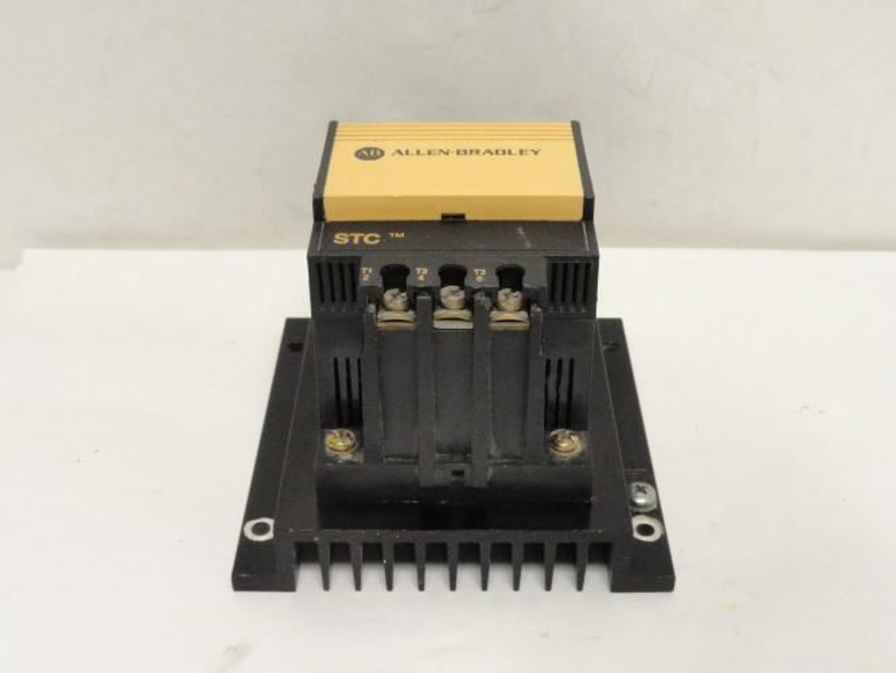 Allen-Bradley 154-A16NL; STC Softstart 16A 3P 115VAC 2HP Allen-Bradley 154-A16NL; STC Softstart 16A 3P 115VAC 2HP