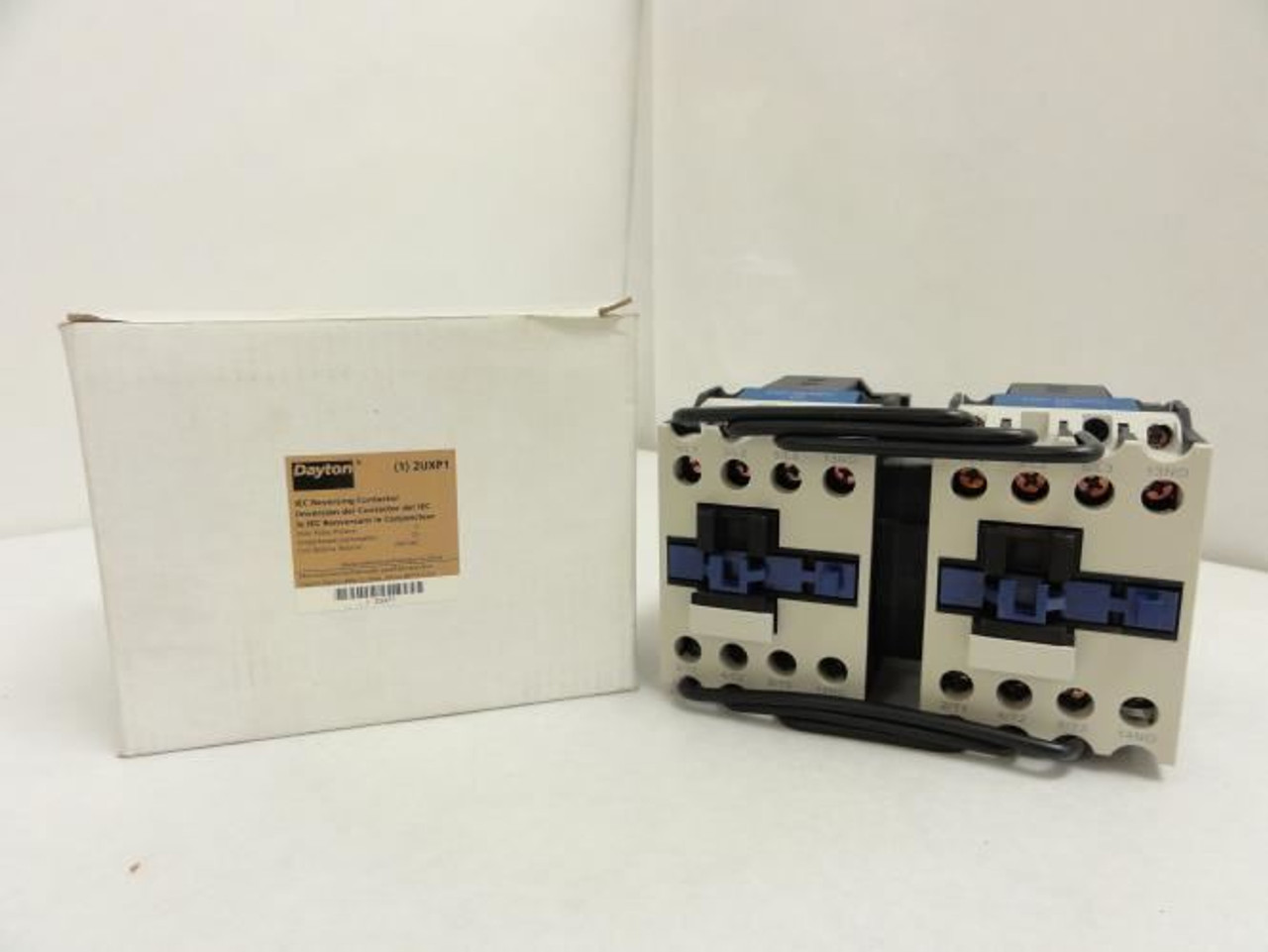 Dayton 2UXP1; Reversing Contactor 25A 3-Pole 600V Coil: 240V Dayton 2UXP1; Reversing Contactor 25A 3-Pole 600V Coil: 240V