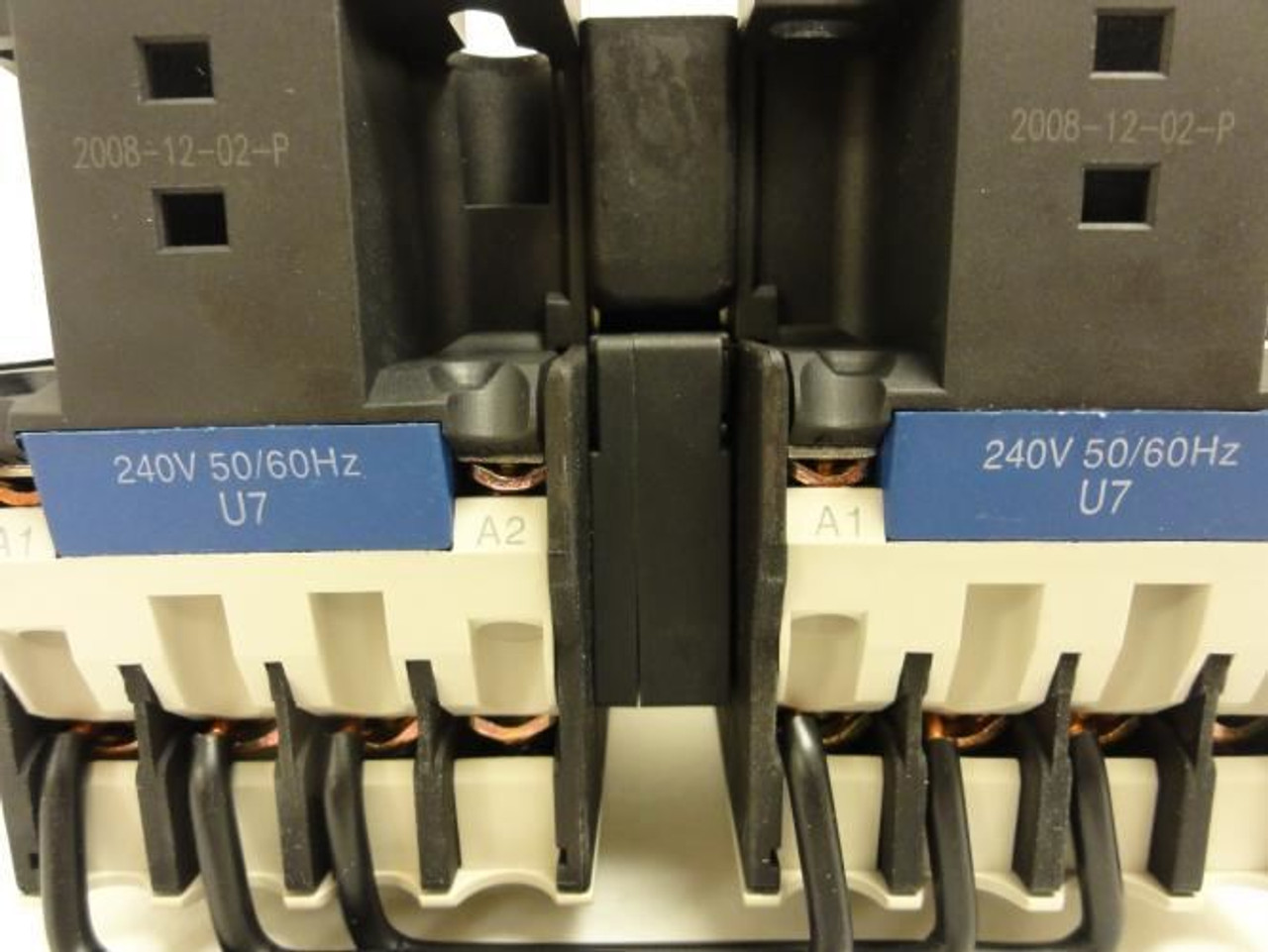 Dayton 2UXP1; Reversing Contactor 25A 3-Pole 600V Coil: 240V Dayton 2UXP1; Reversing Contactor 25A 3-Pole 600V Coil: 240V