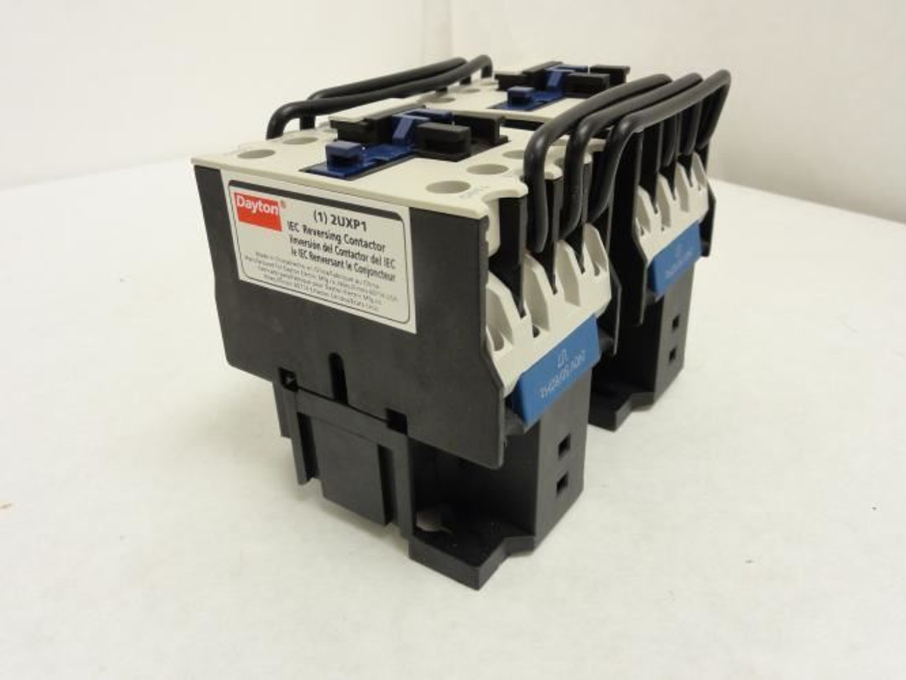 Dayton 2UXP1; Reversing Contactor 25A 3P 600V Max; Coil: 240V Dayton 2UXP1; Reversing Contactor 25A 3P 600V Max; Coil: 240V
