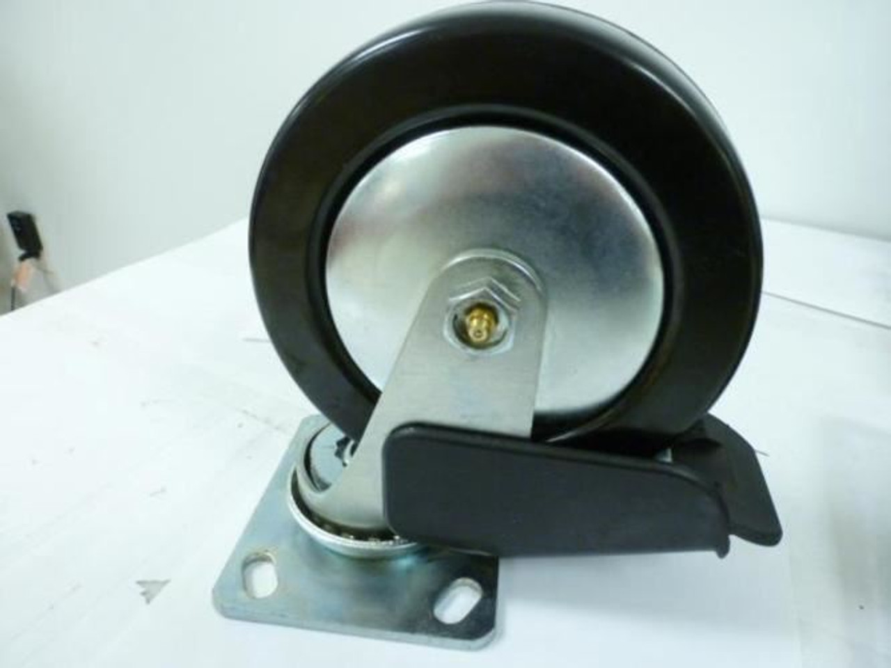 Industry-Std 4HXP4; Swivel Plate Caster; 700 lb