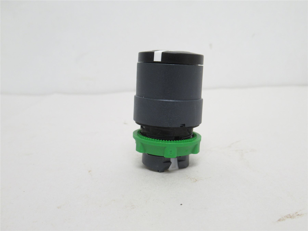 Schneider XB5AG41; Key Switch Selector; 2-Pos; Stay Put; 1-NO