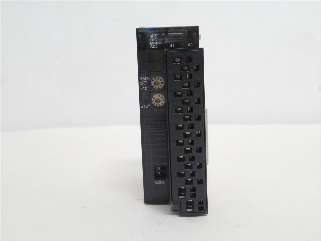 Omron CJ1W-DA021(SL); Output Module 24VDC; 2-Point; Analog