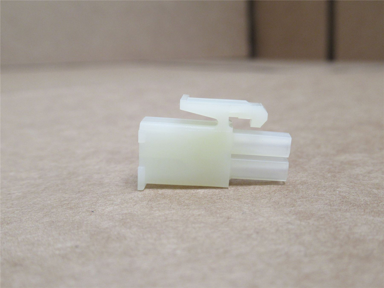 AMP 172165-1; Lot-25 Rectangular Connectors 2Pos; 1-Row; 600V