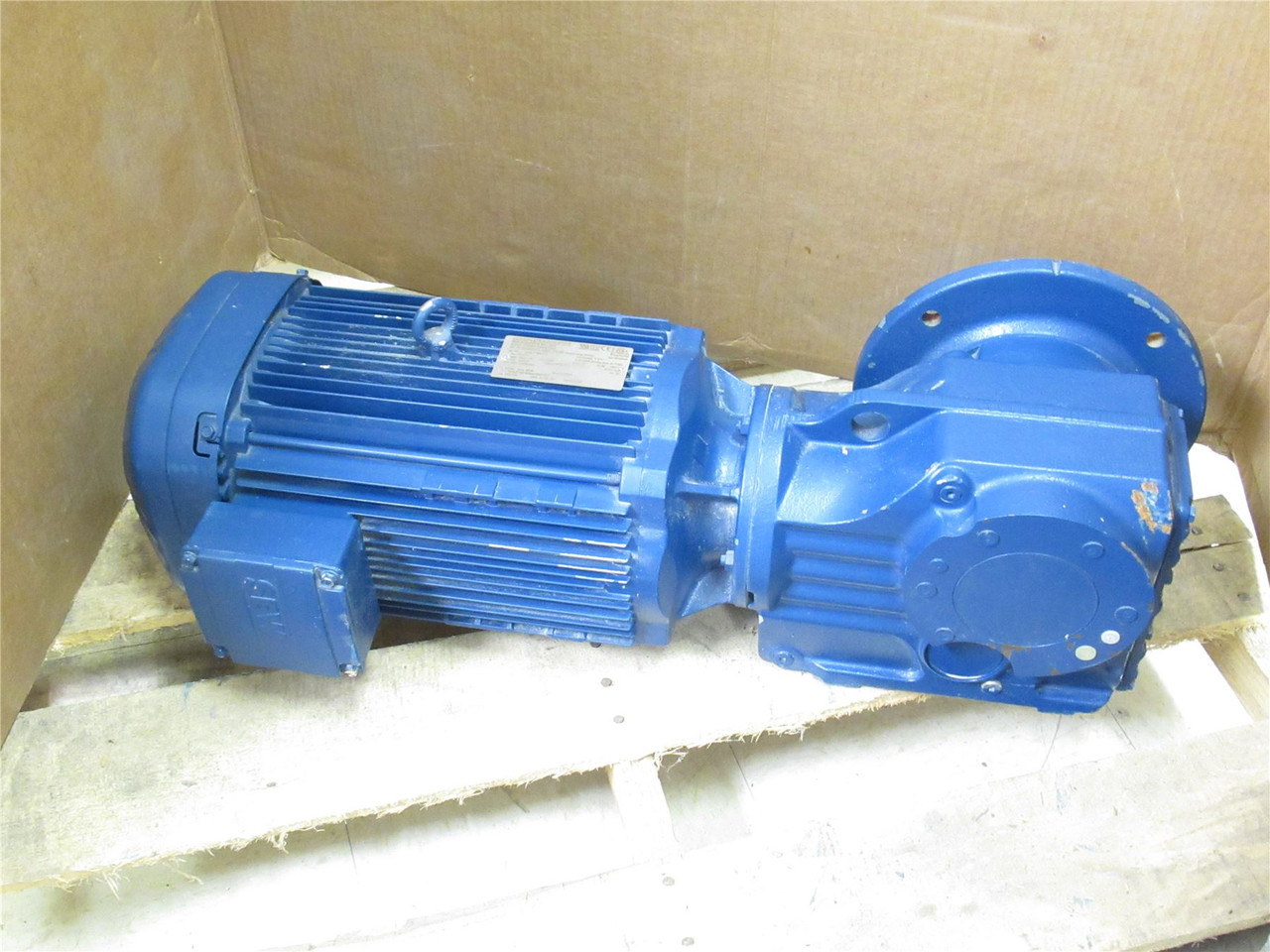 SEW KF67 DRN132S4/DH; AC Gearmotor; 17.54:1 Ratio; 230/460V