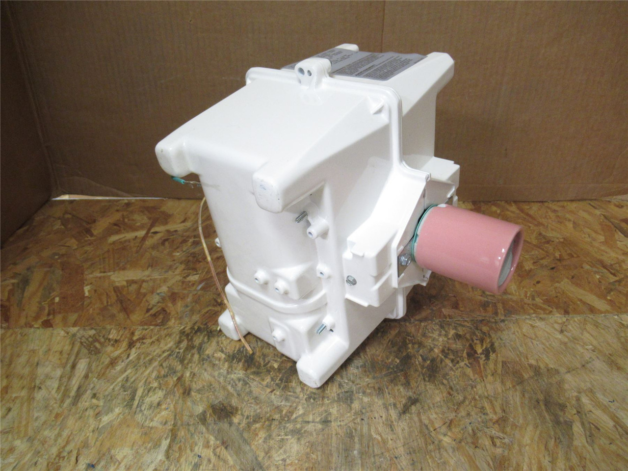 Hubbell BLA-400P8-WH-EX; Superbay Ballast Housing 120-277VAC