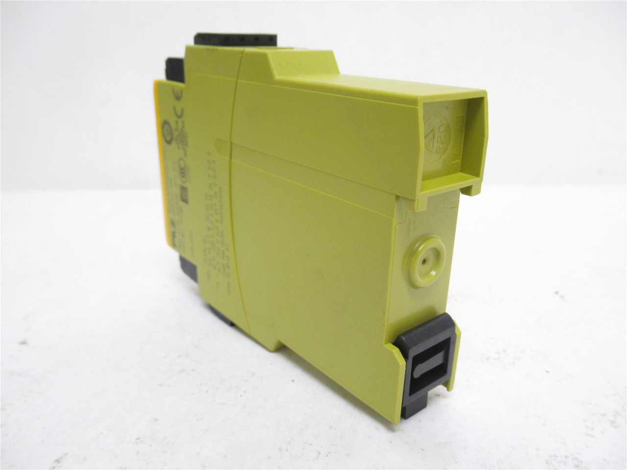 Pilz PNOZ X2.7P; Safety Relay 777305; 24VAC/DC; 3-NO; 1-NC