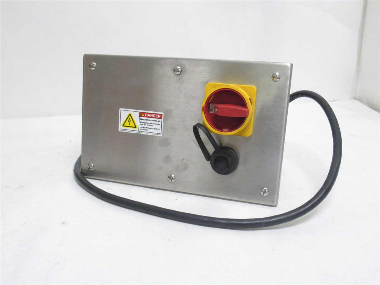 Yaskawa V1000; Vector AC Drive W/SS Enclosure 480V 3HP