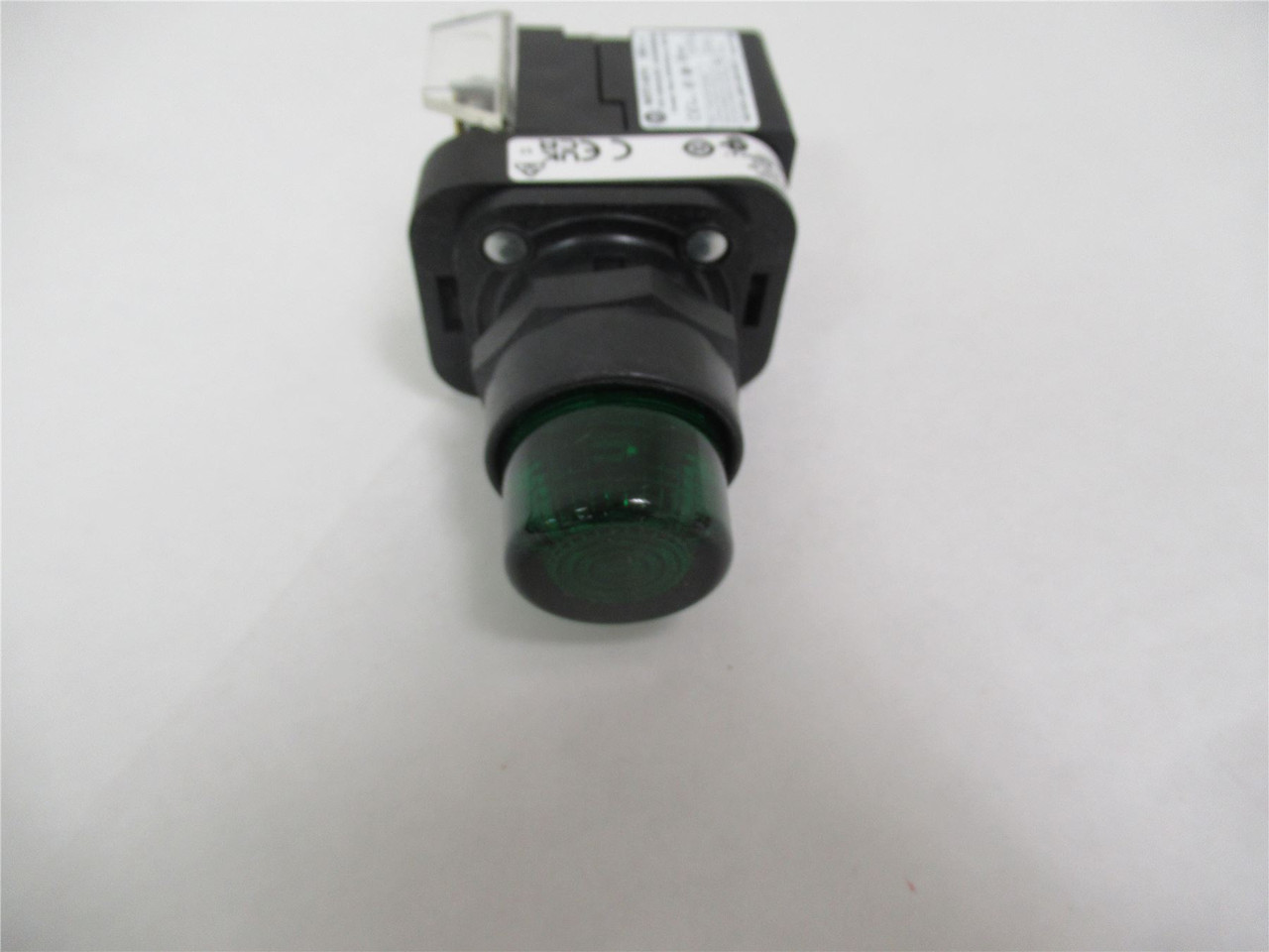 Allen-Bradley 800H-QRBH2G; Momentary Push Button 30mm Green